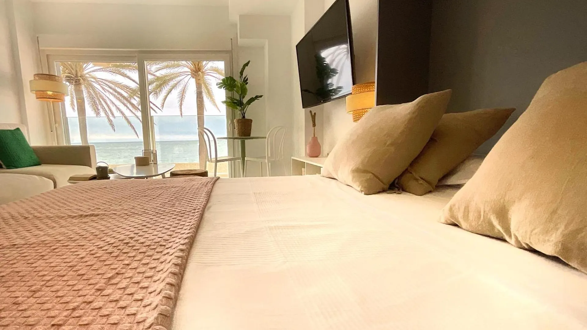Cs7 Kaleria Suites Almeria Spain
